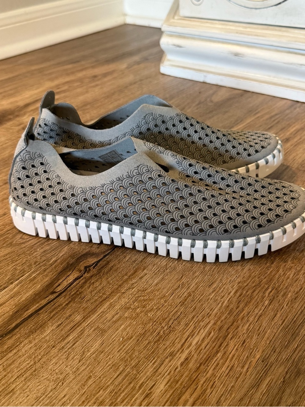 Ilse Jacobsen Tulip Slip On Shoes Comfort Grey White Neutral Size 40 US 9.5-10